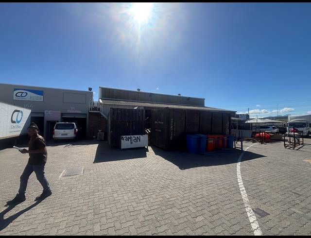 335M² WAREHOUSE TO LET IN STIKLAND INDUSTRIAL